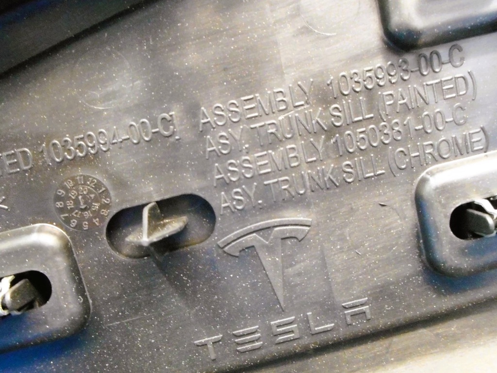 Накладка захисна порога багажника заднього (Satin Black) Tesla Model X, 1035994-00-C