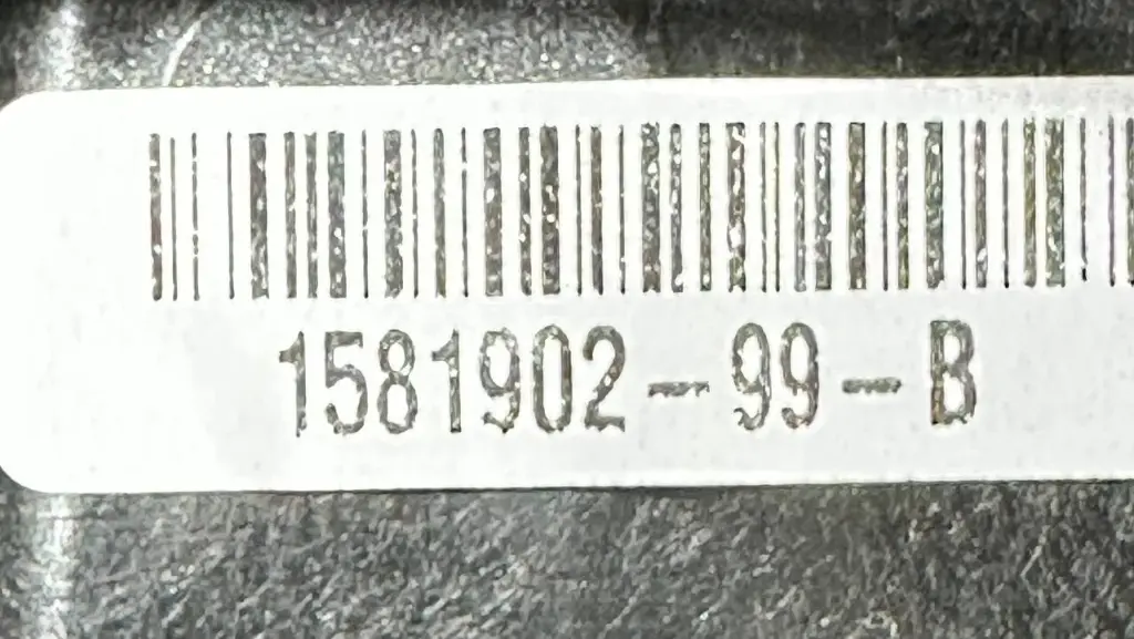 Кронштейн накладки порога задний правий Tesla Model Y, 1581902-99-B