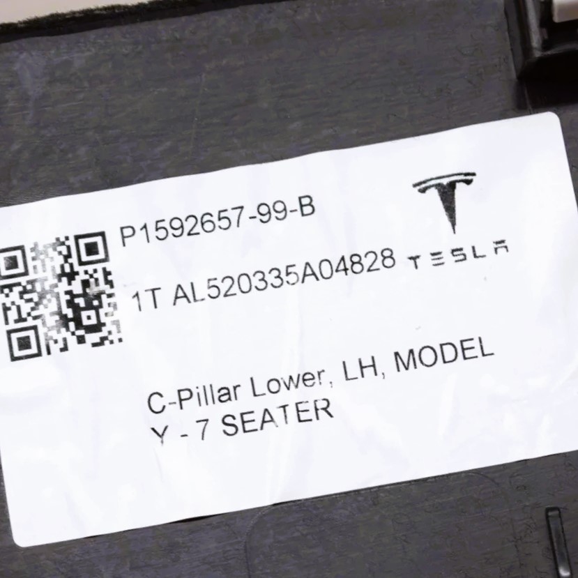 Накладка порогу задня ліва Tesla Model Y, 1592657-99-B