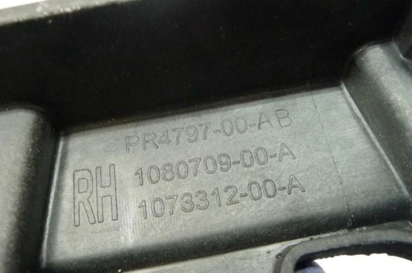 Кронштейн панелі багажника права Tesla Model X 21+, 1080709-00-D