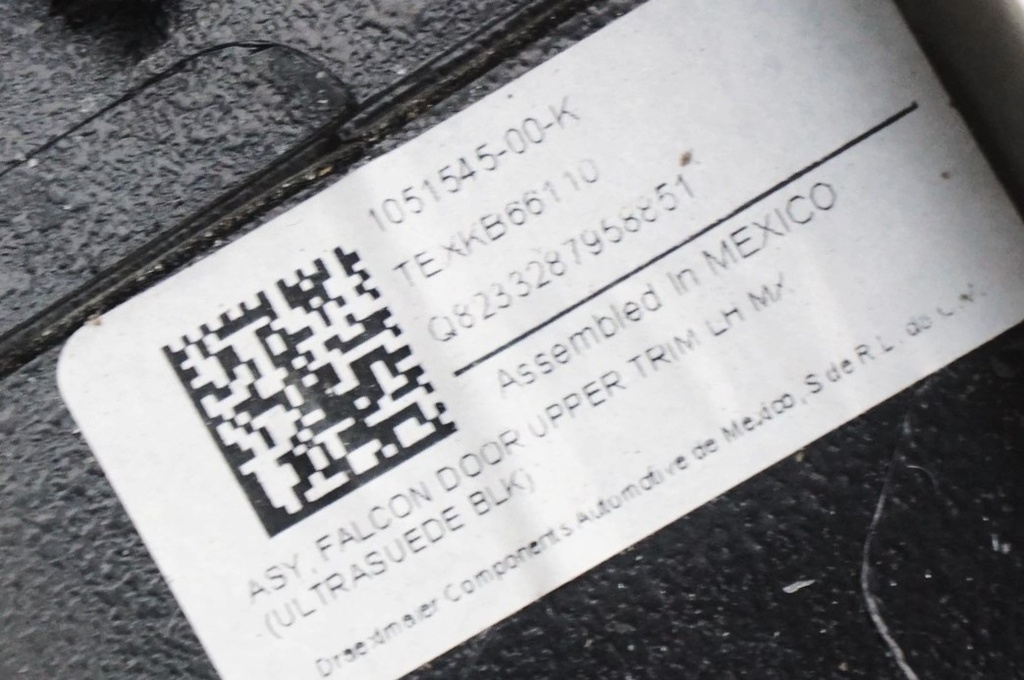Обшивка дверей задніх лівих верхня Tesla Model X, 1051545-00-K