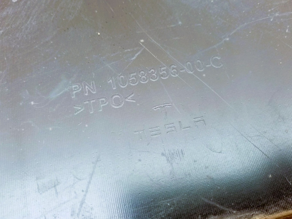 Захист заднього бампера б/у Tesla Model X , 1058356-00-C