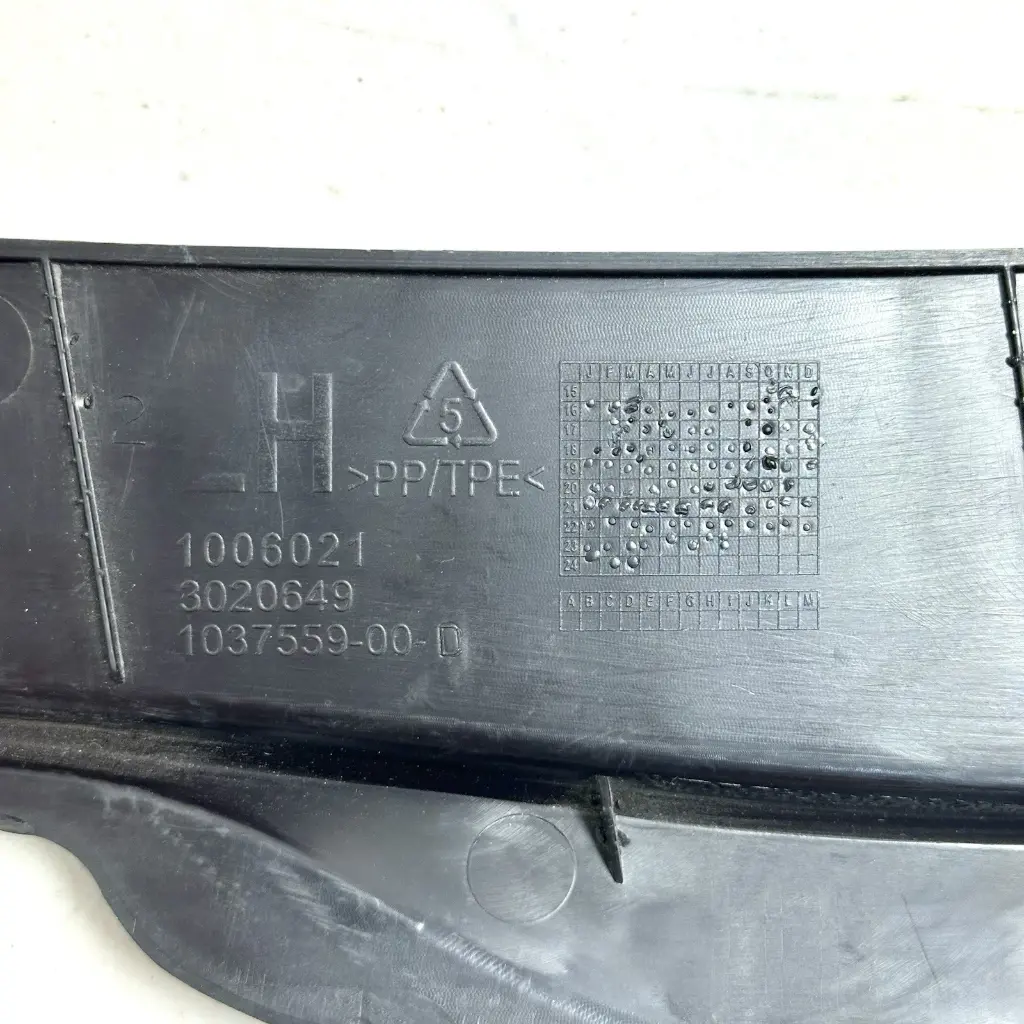 Панель з датчиком закриття задніх лівих дверей передня  Tesla Model X, 1037559-00-D