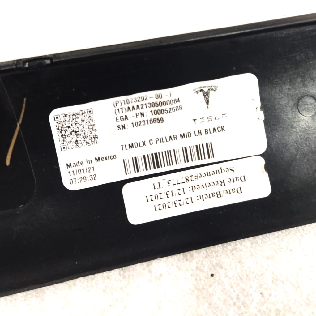 Панель багажного відділення ліва Tesla Model X, 1073292-00-F