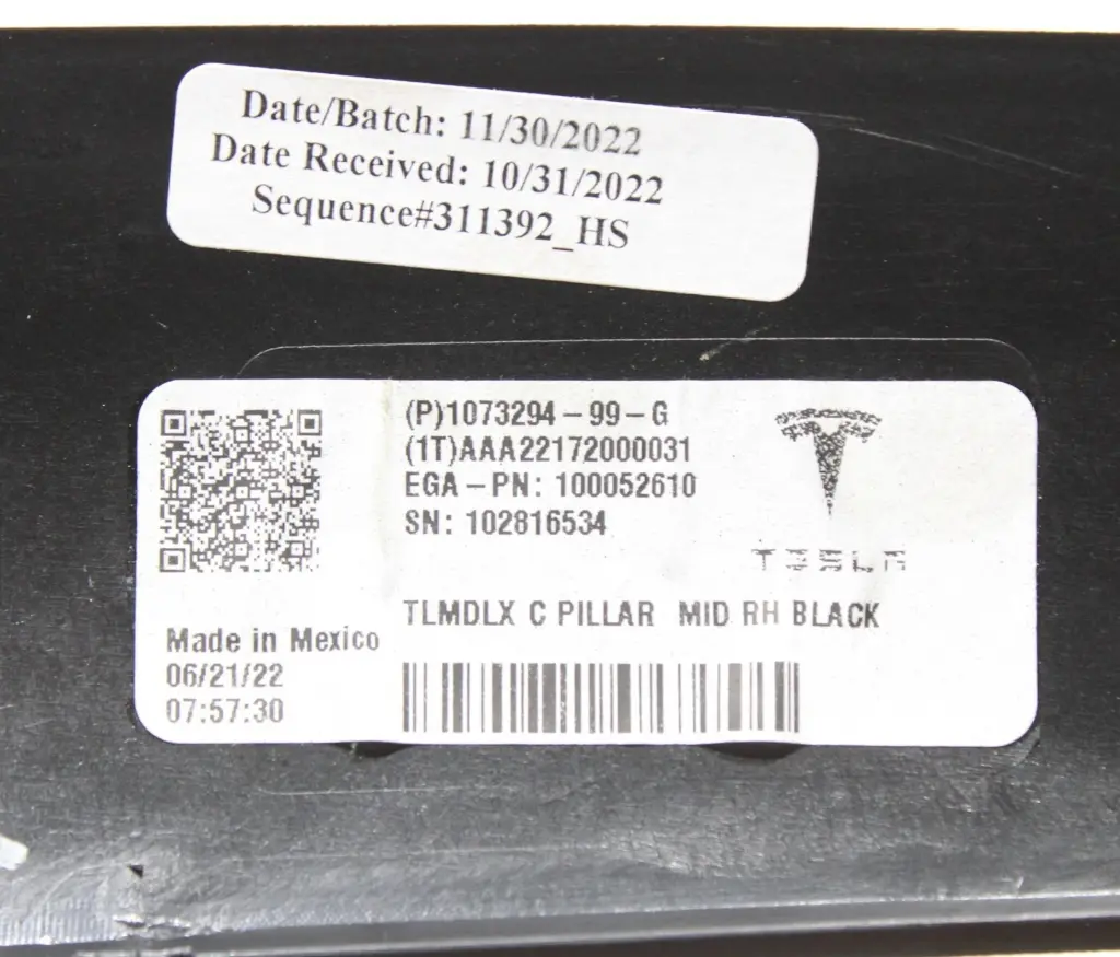 Панель багажного відділення права Tesla Model X, 1073294-99-G