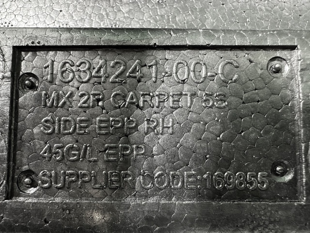 Панель заповнення пустоти підлоги права Tesla Model X 21+, 1634241-00-C