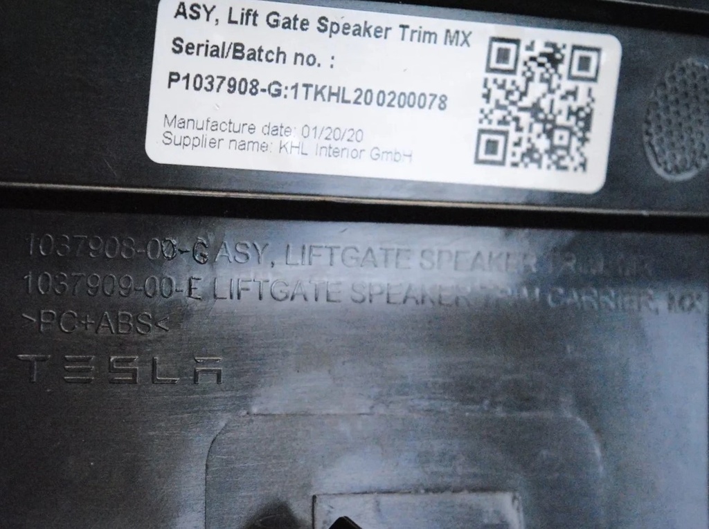 Накладка кришки багажника під динаміки Tesla Model X, 1037908-00-G