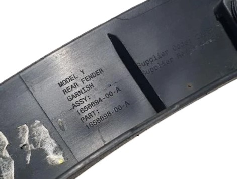 Накладка арки крила заднього права Tesla Model Y, 1658694-00-A