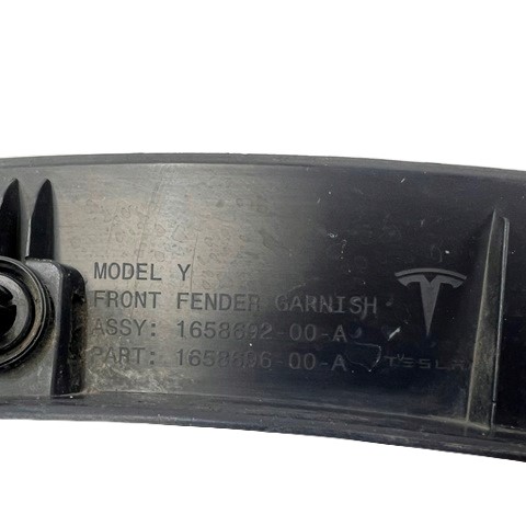 Накладка арки крила переднього права Tesla Model Y, 1658692-00-A