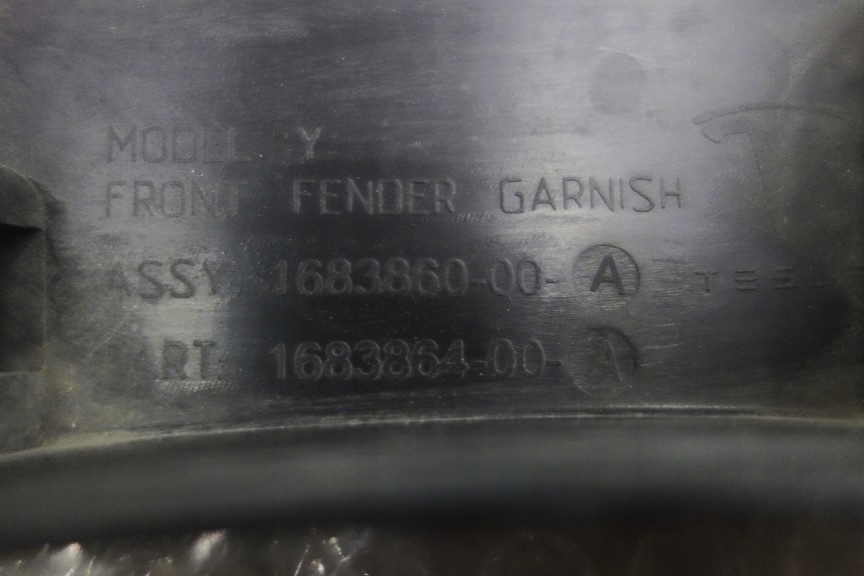 Накладка арки крила переднього права Tesla Model Y, 1683860-00-A