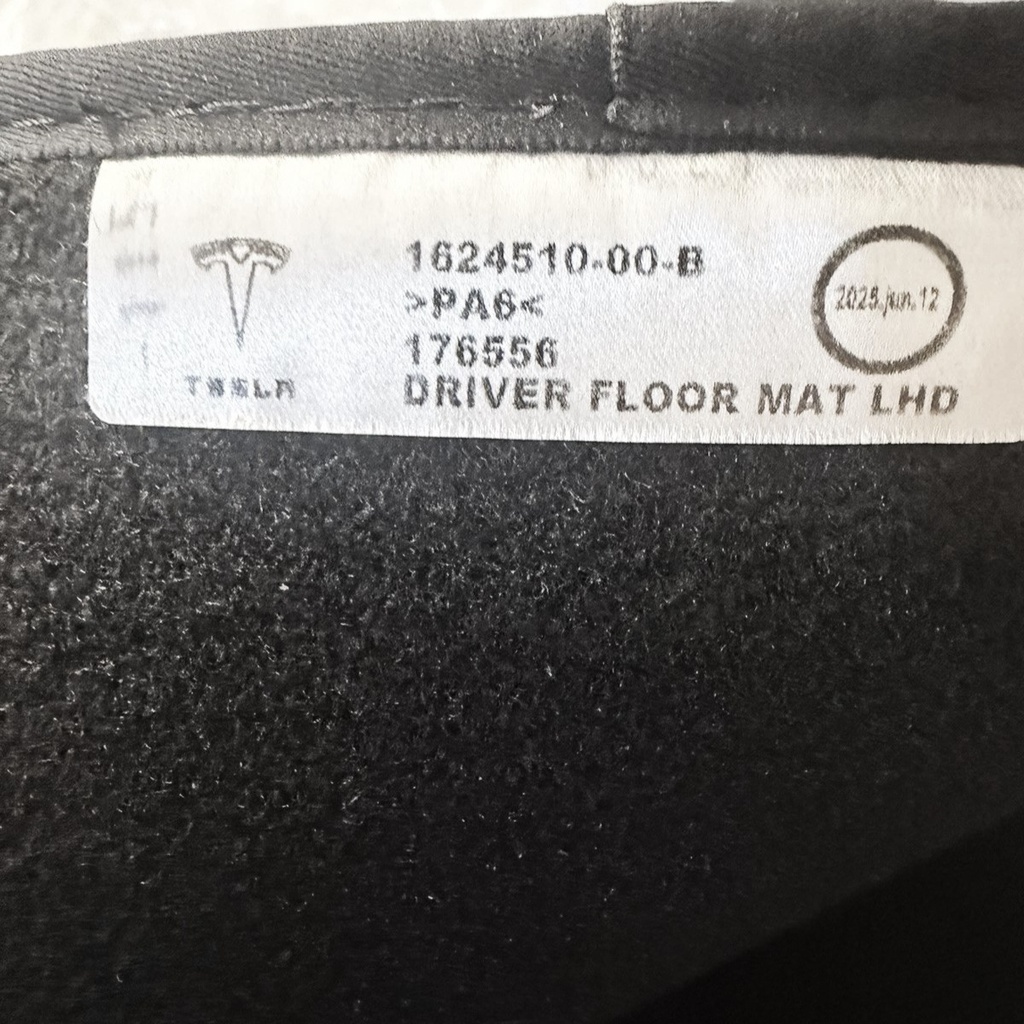 Килимок салону 1-го ряду лівий Tesla Model X 21+, 1624510-00-B