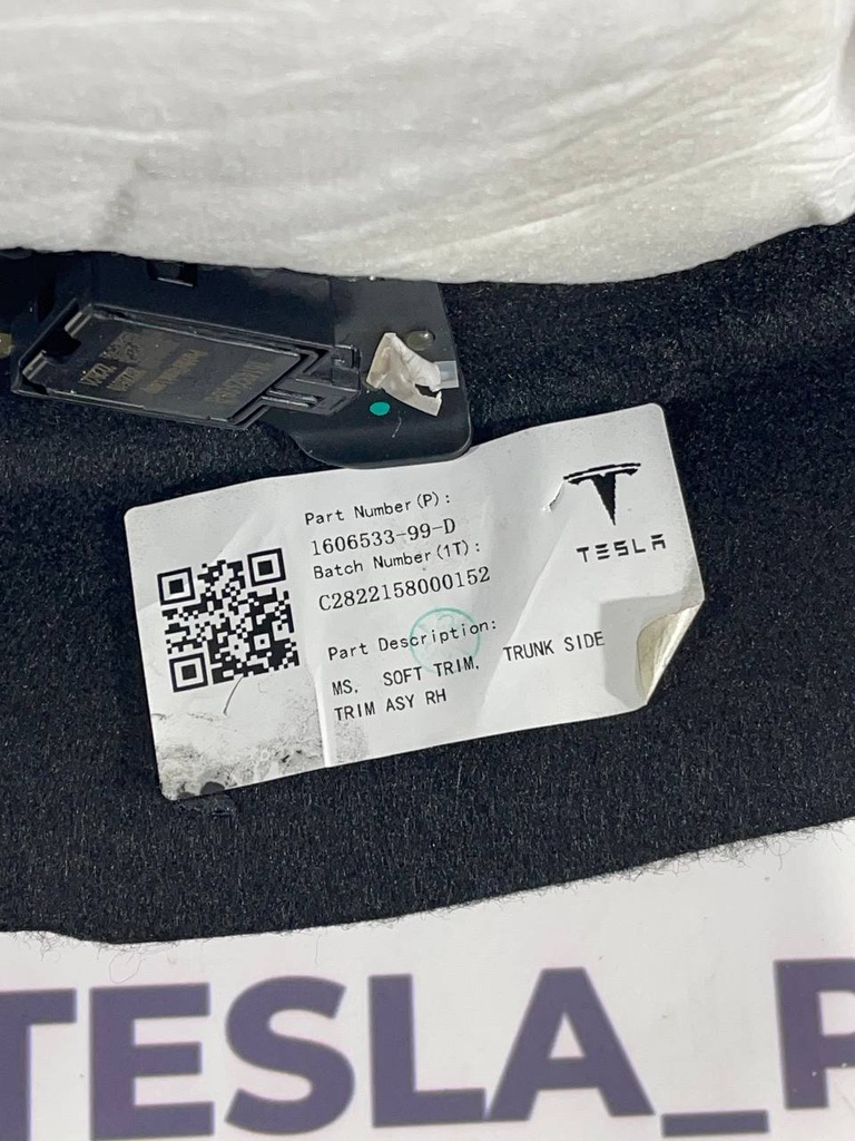 Обшивка багажника задня права Tesla Model S 21+, 1606533-99-D