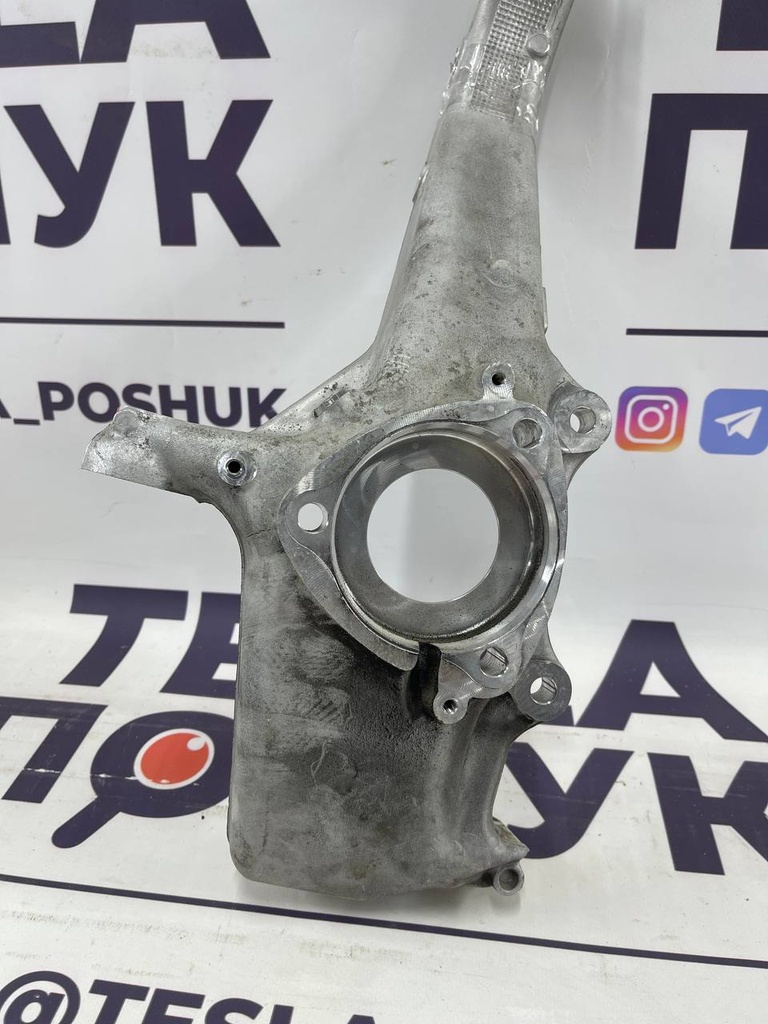 Кулак поворотний передній лівий (Цапфа)Tesla Model 3, 1044311-00-E