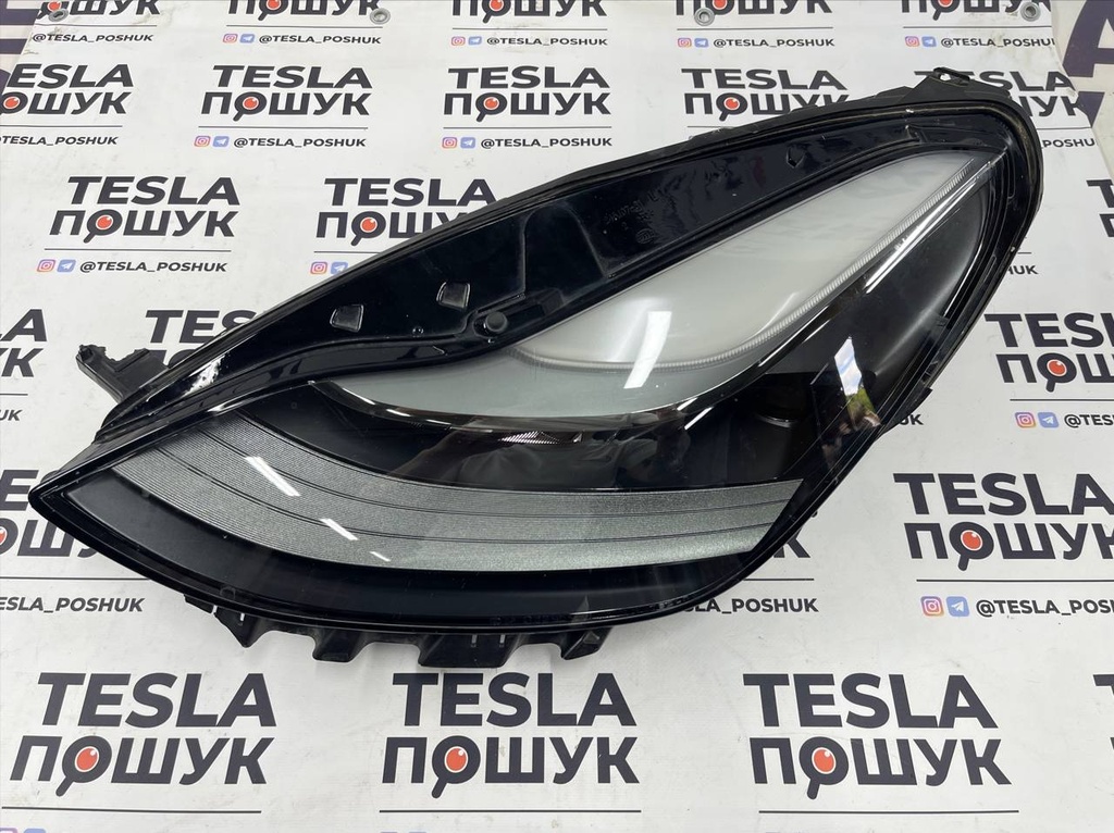 Фара ліва головна (лізована) з дефектом кріплення Tesla Model 3/Y, 1514952-00-D