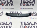 Накладка прорізу заднього багажника внутрішня Tesla Model S 21+, 1610398-84-B