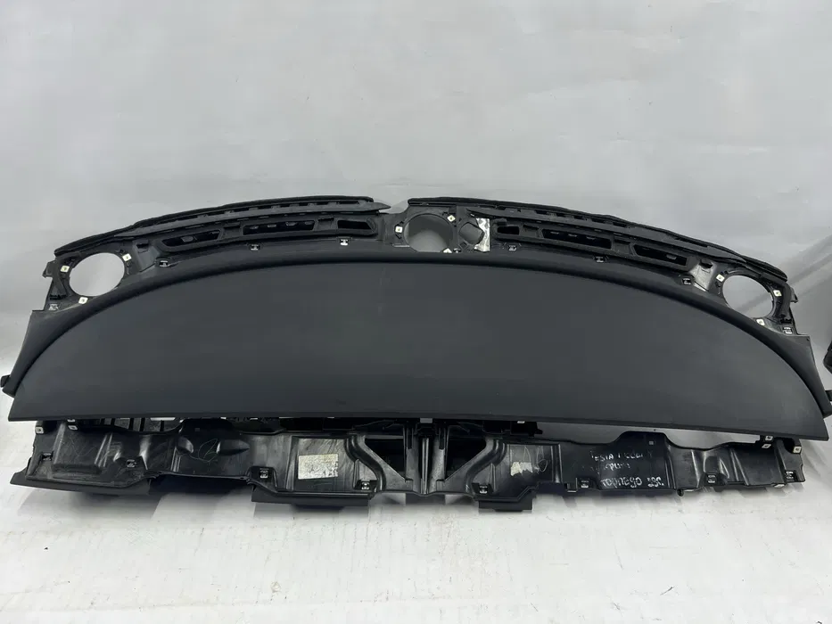Панель передня салону (торпедо) без AIRBAG Tesla Model 3/Y, 1083401-05-J