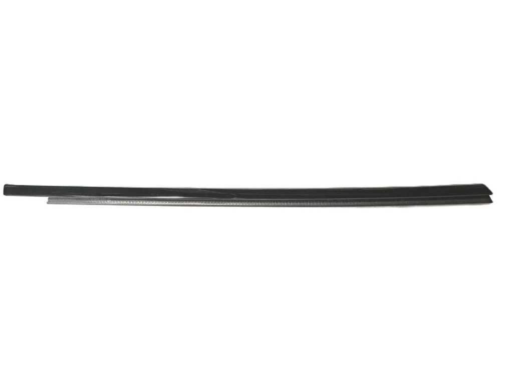 Молдинг дверей передній правий Tesla Model S, 1600172-00-A