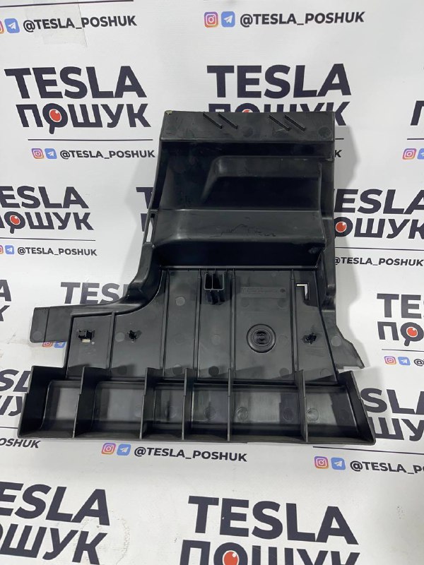 Кронштейн кріплення обшивки багажника Tesla Model 3,  1470967-00-B