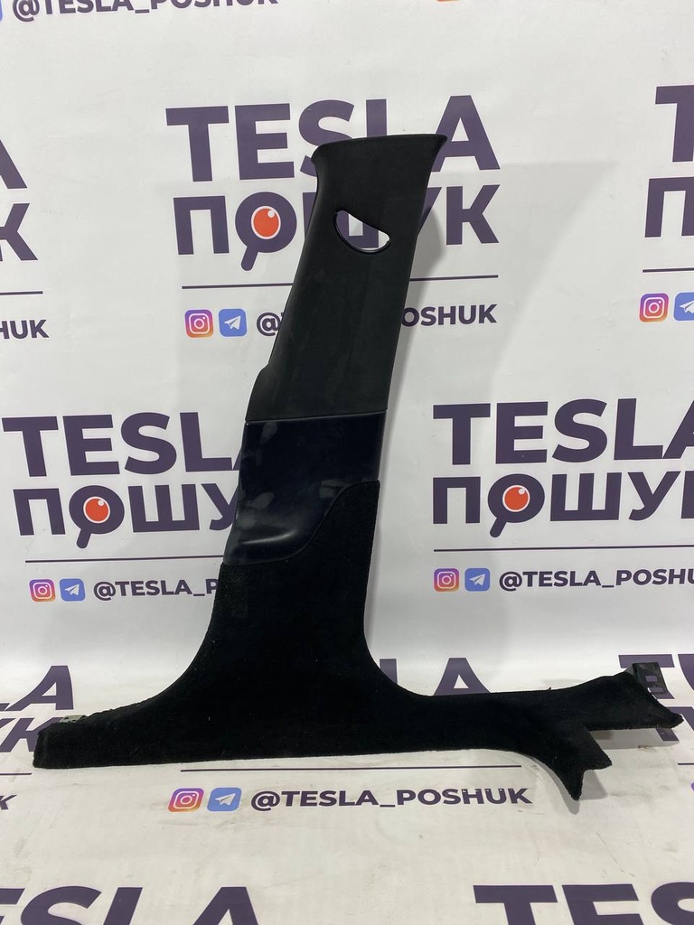 Центральна стойка внутрішня права ( комплектна ) Tesla Model S 21+, 1585789-98-C